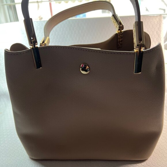 Beautiful Beige Purse - Picture 1 of 4